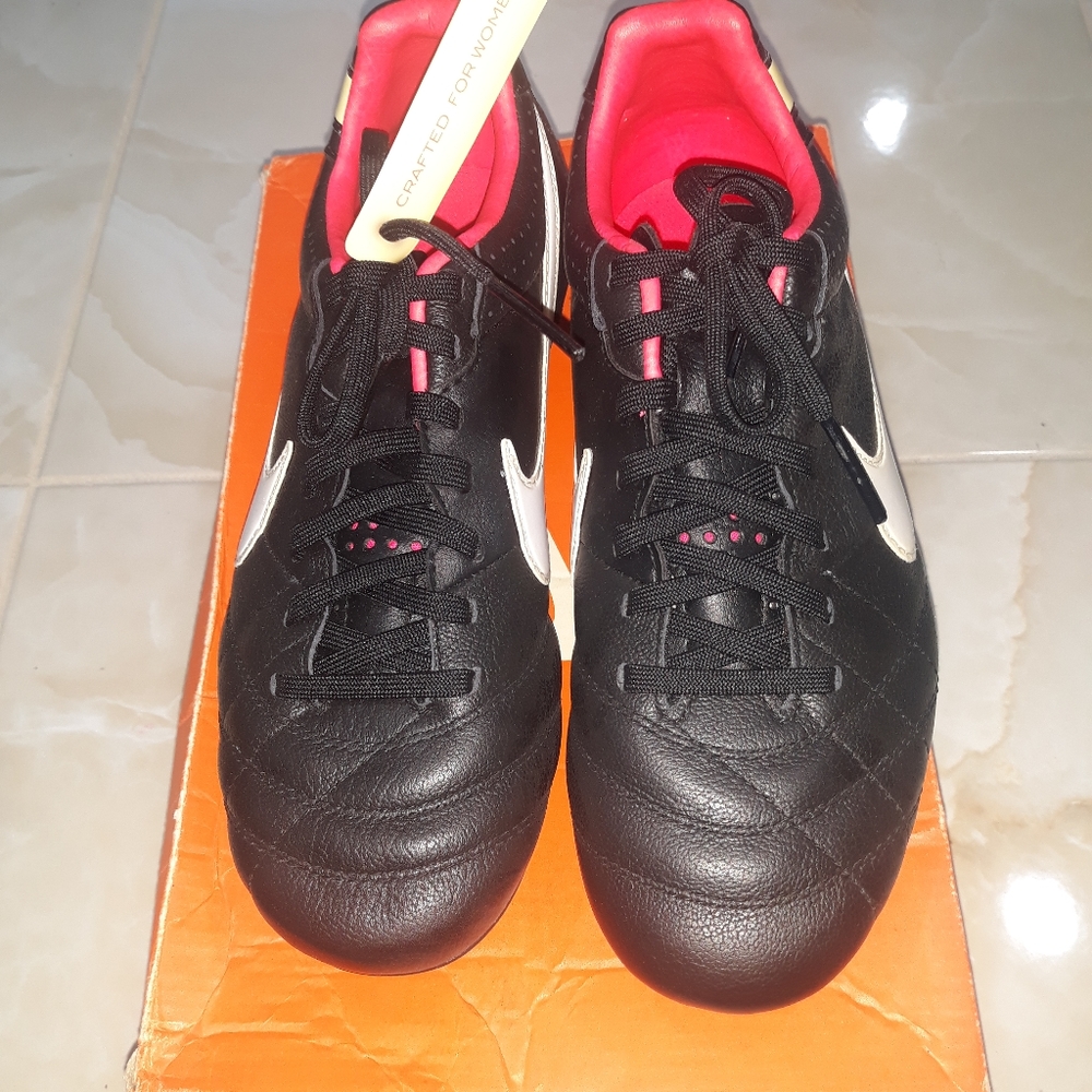 Nike soccer's women shoes